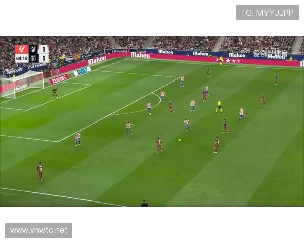 巴萨进攻体系过度依赖边路，其表现局限性已在近期关键战中被放大