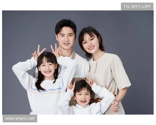 田亮带娃那组照，看着不像冠军更像有钱邻居——他家厨房把我打败了