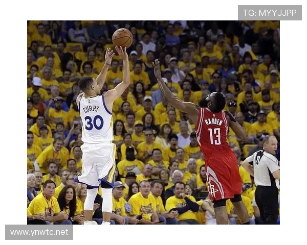 NBA篮球规则解析：脚踢球违例如何判定及处罚标准？